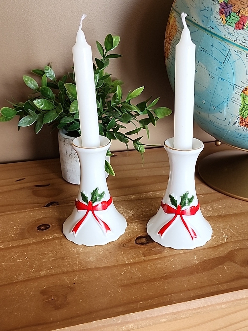 Vintage White Holly & Red Ribbon Candle Holders